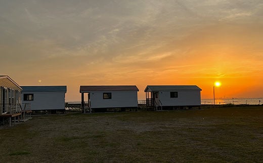 きさらづCAMP　ORGNIC　FIELD　in みたて　トレーラーハウス宿泊券（22,000円分） ふるさと納税 キャンプ グランピング アウトドア トレーラーハウス 海岸 千葉県 木更津市 KCH001