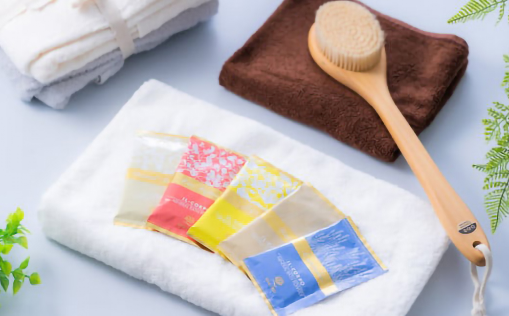 イルコルポ ミネラルバスパウダーアロマコレクションアソート グリーティングギフト 入浴剤 バスパウダー 美肌 保湿 整肌 アロマ ミネラル 雪塩 海藻エキス スクワラン パパイン お風呂 バス用品    KDD010