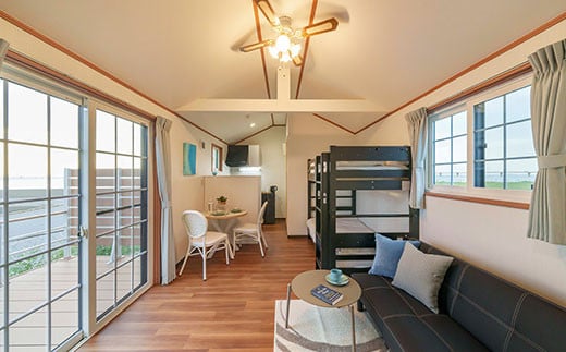 きさらづCAMP　ORGNIC　FIELD　in みたて　トレーラーハウス宿泊券（22,000円分） ふるさと納税 キャンプ グランピング アウトドア トレーラーハウス 海岸 千葉県 木更津市 KCH001