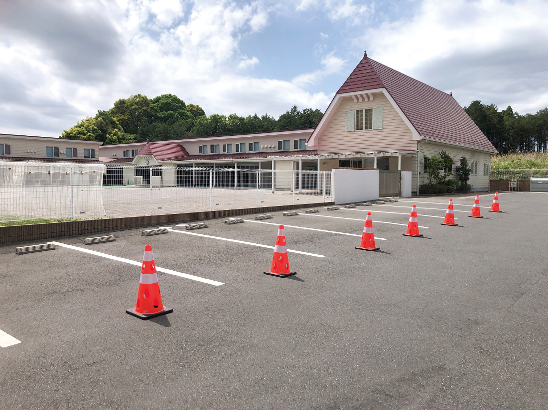 穴あきコーン　1個　イエロー ／ カラーコーン 選べる色 工事用 屋外用 倒れにくい 重り付き ウェイト一体型 割れにくい 駐車場用品 工事現場用品 安全対策用品 警告灯対応 SDGs配慮 風対策 千葉県 No.349-05