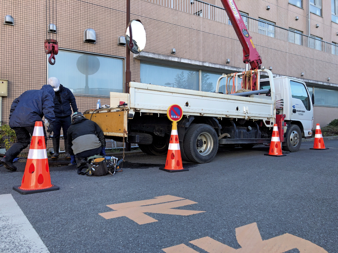 穴あきコーン　1個　イエロー ／ カラーコーン 選べる色 工事用 屋外用 倒れにくい 重り付き ウェイト一体型 割れにくい 駐車場用品 工事現場用品 安全対策用品 警告灯対応 SDGs配慮 風対策 千葉県 No.349-05