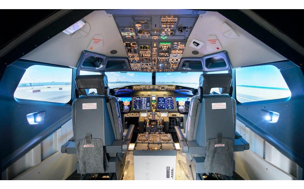 フライトシミュレーターでパイロット体験（1~2名）