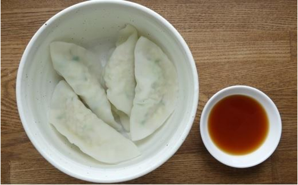 冷凍生餃子96個と特製タレのセット