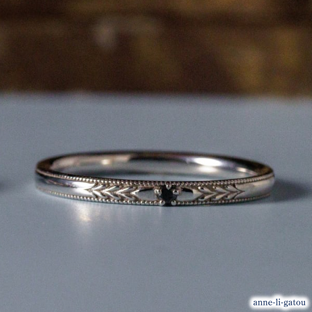 【ANNEREGARD】Pt ブラックダイヤリング-R（わすれな草）