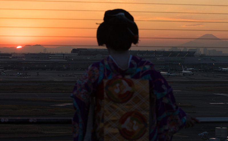 SKY WEDDING HANEDA OFUKU 記念手ぬぐい 羽田空港オリジナルデザイン 同柄2枚セット 記念 思い出 飛行機柄 縁結び 大切な人 良縁 お土産 速乾 温泉 旅先 便利 タペストリー 暑さ寒さ対策 ナプキン羽田 東京都 大田区