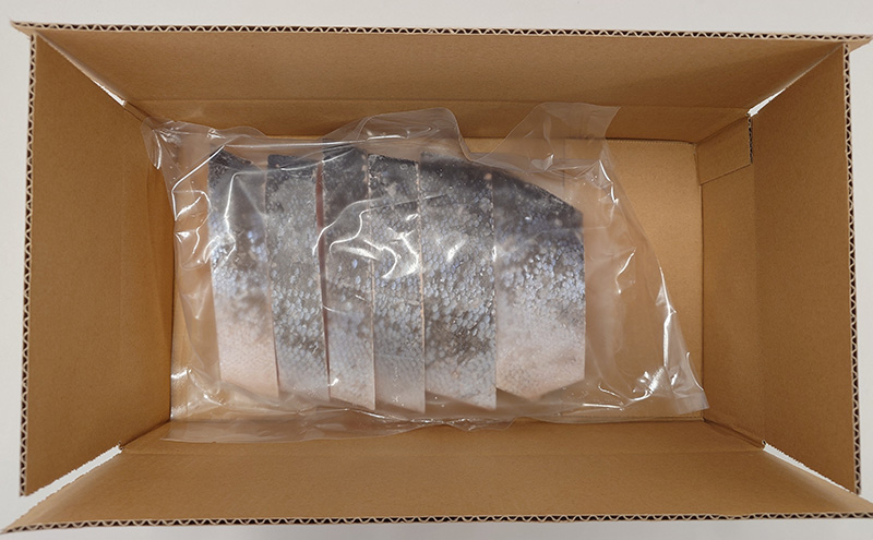 銀鮭 厚切り 銀鮭切り身パック 1kg 魚 鮭 切り身 厚切り ボリューミー チリ産 プレミアムグレード 焼き魚 煮魚 和食 パスタの具材 洋食 ジューシー 冷凍 長期保存 大田区 東京都