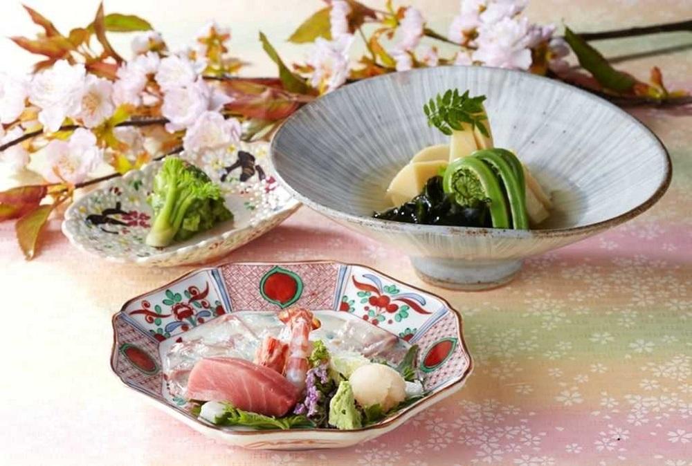 ãã¢ãã£ããŒãé£äºåž1æïŒçéèŽããçååºã暪æµããã«ãã¥ãŒã°ã©ã³ãåºïŒ