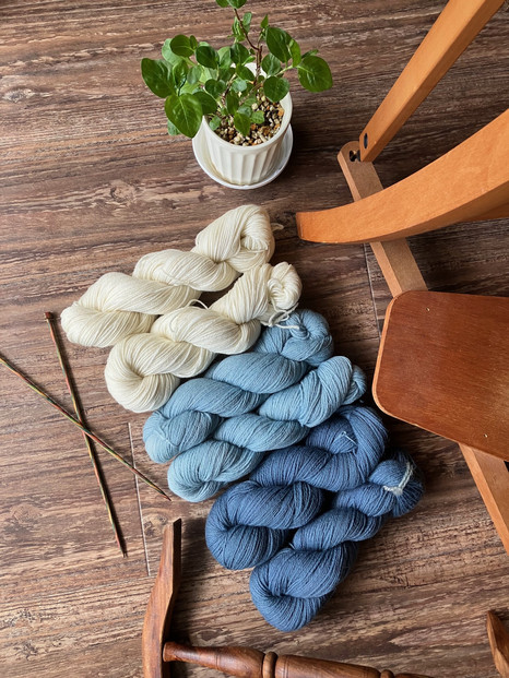 横浜藍毛糸セット 300g〔（Blue50g×2かせ、水色50g×2かせ、生成り50g×2かせ〕
