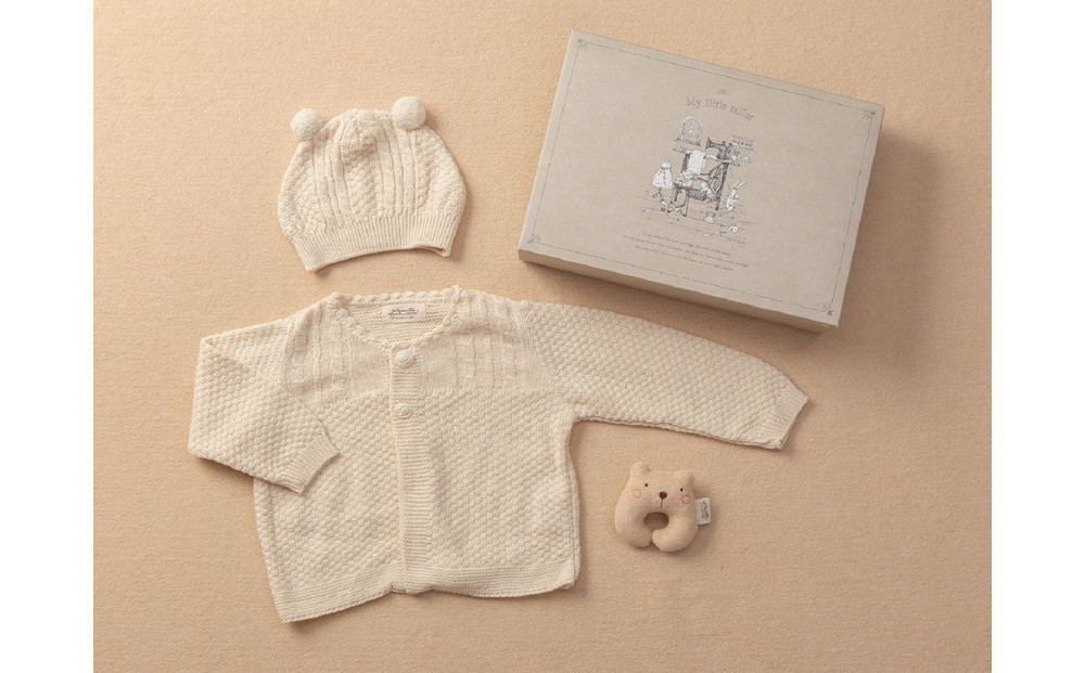 ニットカーディガン＆ぼうし＆プチラトル　ギフトボックス付き TAK131