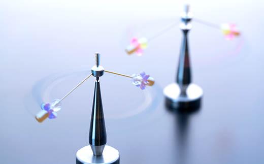 【かわさきマイスター考案】やじろべえゴマ（台先広いタイプ）