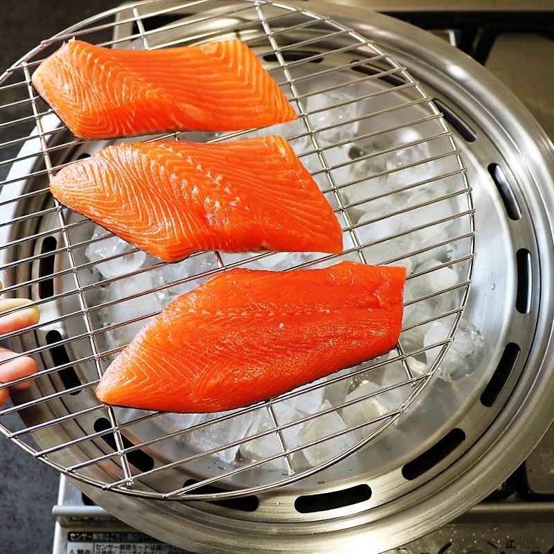 世界初　冷燻機能搭載　ヘラ絞り加工によるステンレス製大型オーブン燻製機