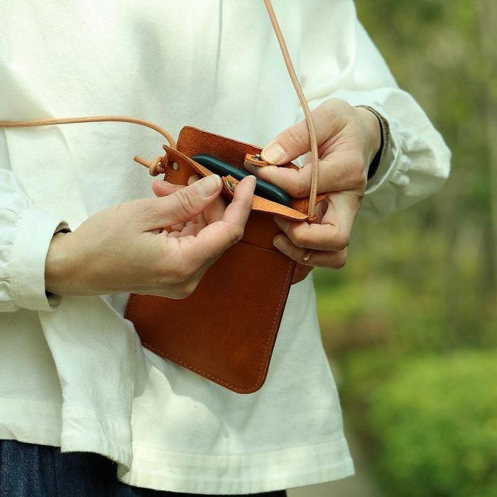 SKLO 肩掛けシンプルスマートフォンポーチ　Red