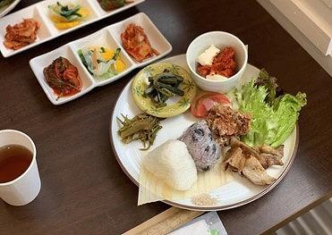 (団体貸切プラン9名様利用) 川崎名物キムチ専門店『おつけもの慶』工場見学およびキムチづくりと特別なランチ体験クーポンおよび川崎名品お土産セット付(9名様分)