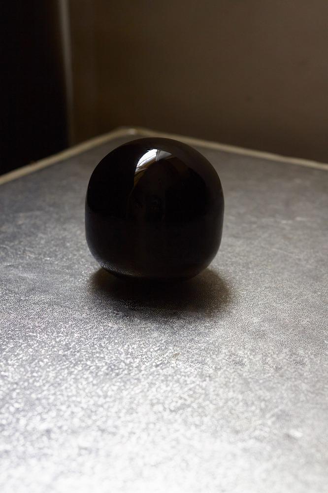 鉄彫刻家　飯田誠二作品　鉄本来の音を楽しむ楽器「Sei」（漆塗装タイプ）