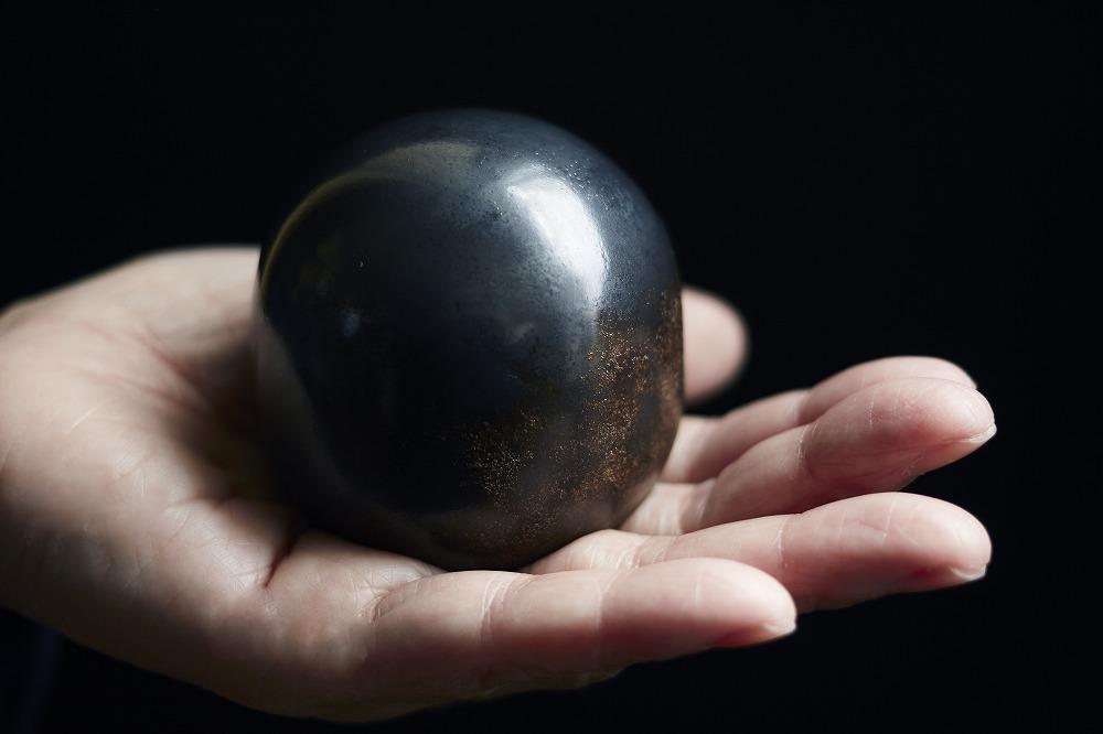 鉄彫刻家　飯田誠二作品　鉄本来の音を楽しむ楽器「Sei」（黒錆色タイプ）