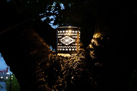 板金加工会社が製作する「Kumpel LEDランタンシェード ネイティブ柄」