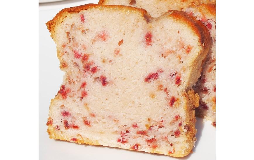 すべて手作りにこだわった、宿河原パウンドケーキ「苺」