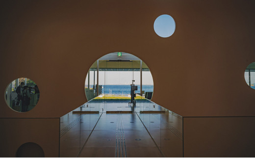 横須賀美術館観覧券・レストランアクアマーレ食事券（ランチコース/ペア券）【横須賀美術館】 [AKBX003]