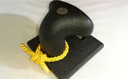 港のシンボル【YOKOSUKA】の刻印入り ミニボラード【横須賀商工会議所 おもてなしギフト事務局（株式会社イガエンジニアリングマテリアル）】 [AKDY003]