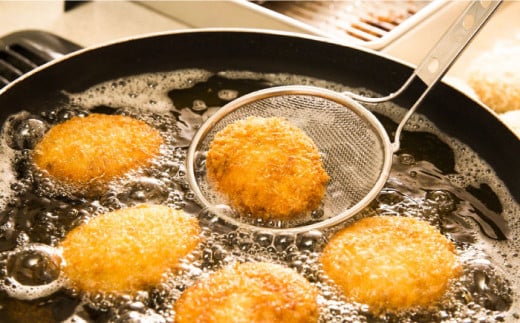 【年内発送の受付は12月18日まで！】横須賀コロッケ 20個 900g ころっけ 冷凍 揚げ物 惣菜 コロッケ 横須賀 人気 ナンバーワン おかず 冷凍便 年内発送 【有限会社丸伸商事】 [AKFH003] 6000円 6千円