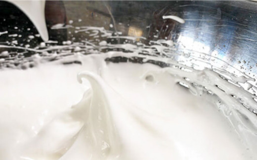 Kipoint シフォンケーキ（1ホール / 21cm）・ 生クリーム（4つ）セット 【株式会社キーポイント】 [AKDP001]