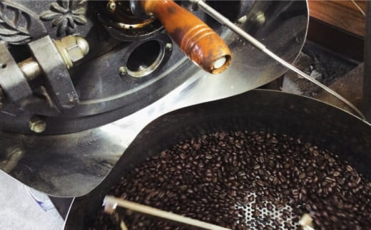 【粉・中煎り】 珈琲豆 おまかせ 2種セット セット 珈琲 コーヒー 焙煎 選べる コーヒー粉 ロースター 粉 珈琲粉 中煎り【宍戸珈琲】 [AKGP003-1]