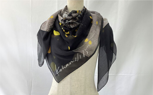 「再生の薔薇」ストール 約107cm×約107cm ストール koharu 版画家 薔薇 シルク ファッション 衣類 横須賀 神奈川【有限会社カヤマ】 [AKAR009]