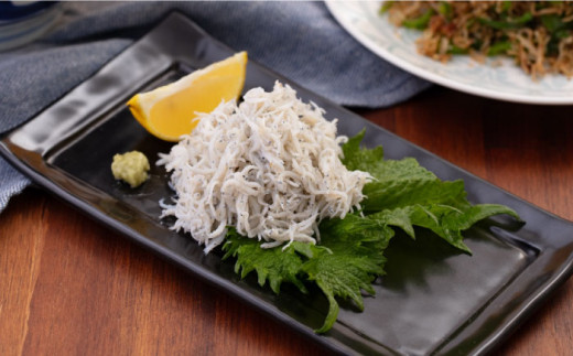 釜揚げ 湘南しらす 960g 小分け 120g×8パック / しらす 湘南 ふわふわ 食感 冷凍 国産 シラス お取り寄せ 人気 佐島 横須賀 かながわブランド 神奈川県 【平敏丸】 [AKEZ002]