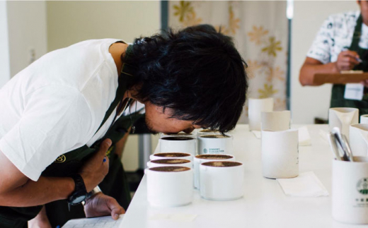 【全3回定期便】コーヒー豆 自家焙煎 深煎り ケニア 200g×4 TSUKIKOYA COFFEE ROASTER ツキコヤ 珈琲 こだわり 横須賀【株式会社RUINS】 [AKAD016]