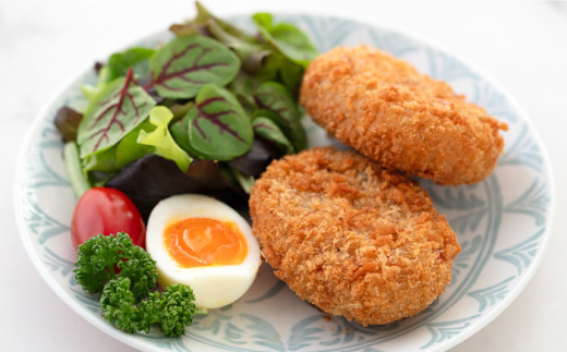 【全3回定期便】肉じゃがコロッケ 20個 1.7kg 揚げるだけ 簡単 人気 おかず 肉じゃが コロッケ 小分け 便利  国産 横須賀 マルシン 精肉店直営【有限会社丸伸商事】 [AKFH024]