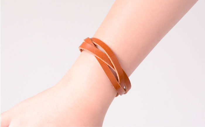 【Lサイズ】牛革製 三つ編みブレスレット【M.シダータのアトリエ】[AKAV012-2]