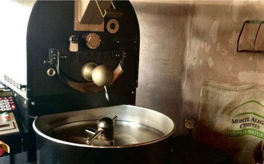 【全12回定期便】コーヒー豆 自家焙煎 深煎り インドネシア 200g×4 TSUKIKOYA COFFEE ROASTER ツキコヤ 珈琲 こだわり 横須賀【株式会社RUINS】 [AKAD003]