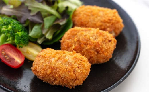 【年内発送の受付は12月18日まで！】横須賀コロッケ 20個 900g ころっけ 冷凍 揚げ物 惣菜 コロッケ 横須賀 人気 ナンバーワン おかず 冷凍便 年内発送 【有限会社丸伸商事】 [AKFH003] 6000円 6千円