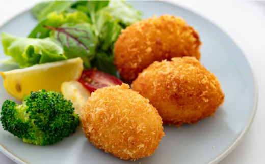 【全12回定期便】チキンクリームコロッケ 20個 1.1kg クリームコロッケ ころっけ 冷凍 揚げ物 惣菜 コロッケ 横須賀 マルシン 揚げるだけ 簡単 便利な 小分け 【有限会社丸伸商事】 [AKFH038]