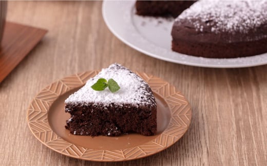 ガトーショコラ 6号サイズ 濃厚チョコレートケーキ 焼き菓子 ホールケーキ 6号 ギフト プレゼント対応 メッセージカード  濃厚 ガトーショコラ チョコレート ケーキ スイーツ 横須賀【パティスリーハダ】 [AKAM007]