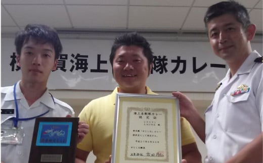 元祖ヨコスカグルメセット 食事券 お食事券 バーガー カレー チーズケーキ 横須賀 ネイビーバーガー チェリーチーズケーキ 海軍カレー グルメ よこすか グルメ【株式会社 ヒラノ ご当地レストランLAUNA】 [AKAZ002]