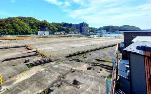 浦賀 「酒と宿と不動産-yado-」 宿泊クーポン 5,000円分 《囲炉裏＆屋上付き！》 ホテル 旅館 リノベーション 横須賀 レトロ 貸し切り お出かけ 宿泊 体験 移住【株式会社RE&H】 [AKFE001]
