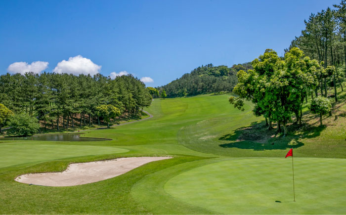 葉山国際カンツリー倶楽部 平日1名様セルフプレー券C（同伴者割引あり） / スポーツ ゴルフ リゾートコース 湘南 神奈川県 三浦半島【(株)葉山国際カンツリー倶楽部】 [AKID003]
