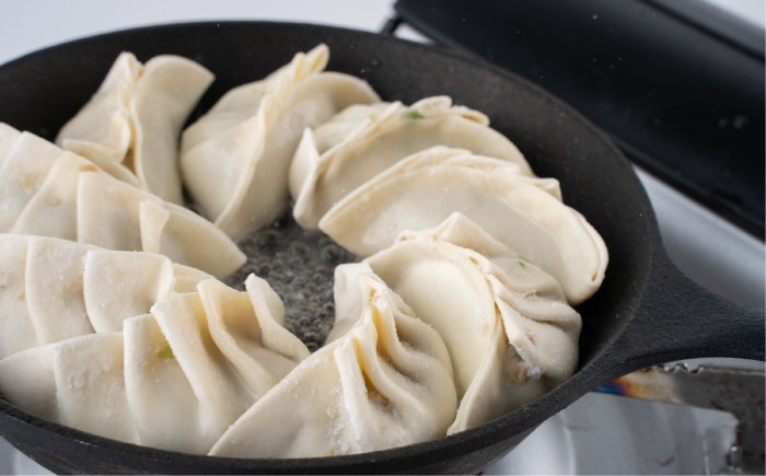 餃子 50個入り　【有限会社横須賀松坂屋】 [AKCY016]