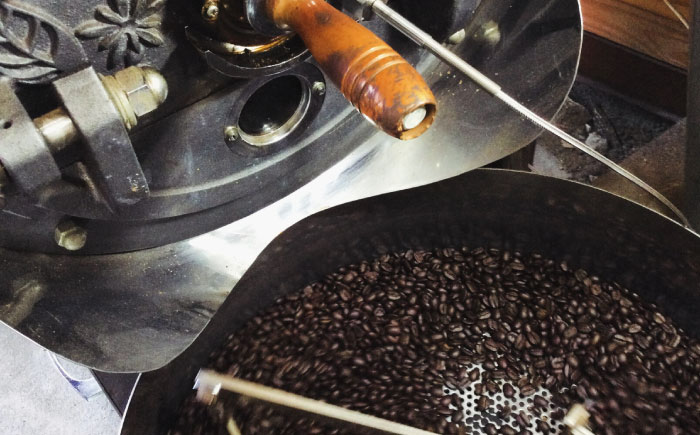 【全6回定期便】豆 深煎り 珈琲豆おまかせ2種セット 珈琲 コーヒー 焙煎 【宍戸珈琲】 [AKGP011]