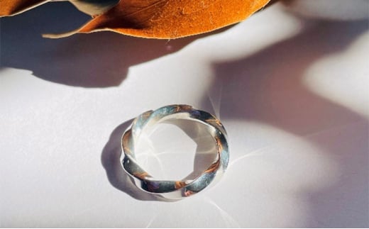 Twist Ring 3mm ãªã³ã° æèŒª ãããã ãã¶ã€ã³ ã¢ã¯ã»ãµãªãŒ ã¬ãã£ãŒã¹ ã¡ã³ãº è€æ²¢åž ç¥å¥å·ç