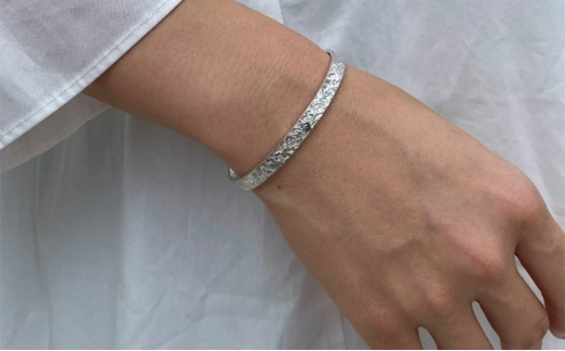 Moon Surface Bangle ã¬ãã£ãŒã¹ Lãµã€ãº ãã³ã°ã« ãã¬ã¹ã¬ãã ãããã ãã¶ã€ã³ ã¢ã¯ã»ãµãªãŒ ã¬ãã£ãŒã¹ è€æ²¢åž ç¥å¥å·ç