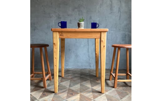 家具 カフェテーブル 60cm×60cm 無垢材 ダイニング インテリア 木製 ハンドメイド カグ かぐ テーブル てーぶる デスク 机 おしゃれ かわいい 杉 ビンテージ 椅子 日用品 リビング キッチン 市場家具 いちば イチバ 85ファニチャー 国産 神奈川 湘南 藤沢