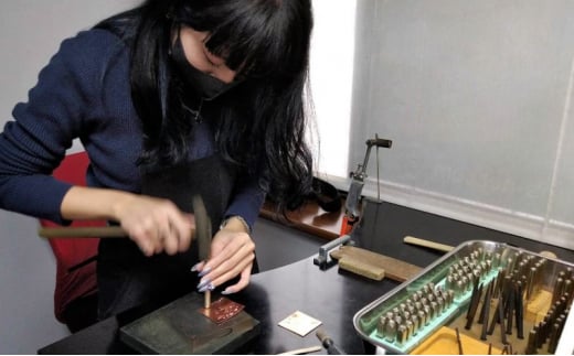 彫金 刻印 バングル 石付き 制作 体験 コース 1名 シルバー950 SILVER アクセサリー ジュエリー ペア シンプル 一点もの かわいい おしゃれ プレゼント ギフト 贈り物 ふるさと納税 体験 FABBRICA OSAWA 神奈川 湘南 藤沢