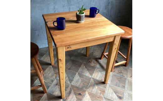  家具 カフェテーブル 60cm×60cm 無垢材 ダイニング インテリア 木製 ハンドメイド カグ かぐ テーブル てーぶる デスク 机 おしゃれ かわいい 杉 ビンテージ 椅子 日用品 リビング キッチン 市場家具 いちば イチバ 85ファニチャー 国産 神奈川 湘南 藤沢