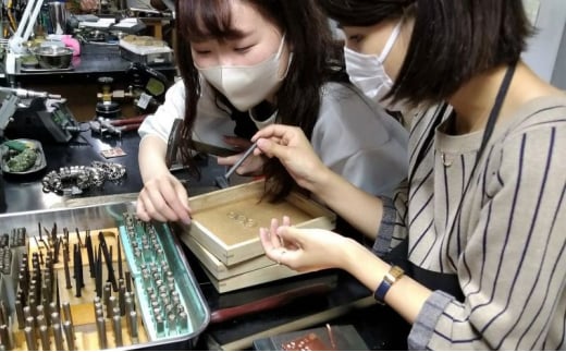 彫金 刻印  制作 体験 コース 2名 シルバー950 SILVER  アクセサリー ジュエリー ペア シンプル 一点もの かわいい おしゃれ プレゼント ギフト 贈り物 ふるさと納税 体験 FABBRICA OSAWA 神奈川 湘南 藤沢
