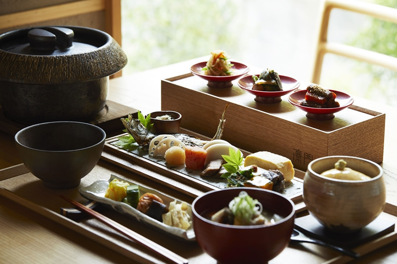 江之浦リトリート凛門　商品券（１万円分）【江之浦 お食事 ご宿泊 1万円分商品券 プレゼント 旅行 お祝い 凛門 絵のように美しい海岸 複数枚同時利用可 ルフロ湯治 美しい江之浦 リトリートホテル 神奈川県 小田原市 】