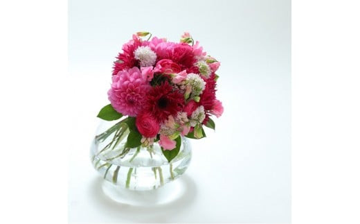 旬のお花で季節の花束【旬のお花で季節の花束 世界らん展 フラワードリームジャパンカップ 国内主要コンテスト受賞 贈り物 フラワーライフ 生活の彩 お部屋の彩 約 幅30cm、奥行き30cm、高さ35cm 神奈川県 小田原市 】