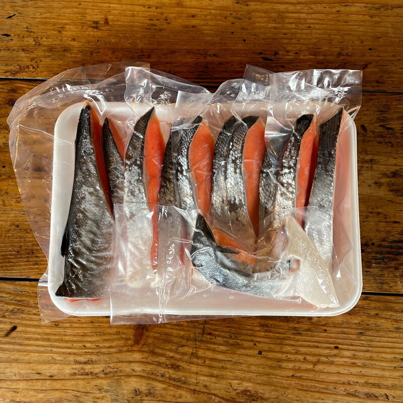  【中辛】厚切り銀鮭 半身1枚 約10枚切【鮭 塩鮭 サケ 焼き魚 魚 おつまみ 惣菜 海鮮 珍味 お取り寄せ 御中元 お中元 お歳暮 父の日 母の日 贈り物 日本酒 焼酎】【神奈川県小田原市早川】