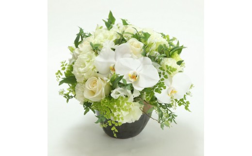 お供え　アレンジメント　Ｍサイズ【葬儀 お悔み 献花 献花用 弔辞 お盆 お彼岸 周忌 フラワーアレンジメント 世界らん展 フラワードリームジャパンカップ 約幅30cm奥行き30cm高さ35cm 神奈川県 小田原市 】